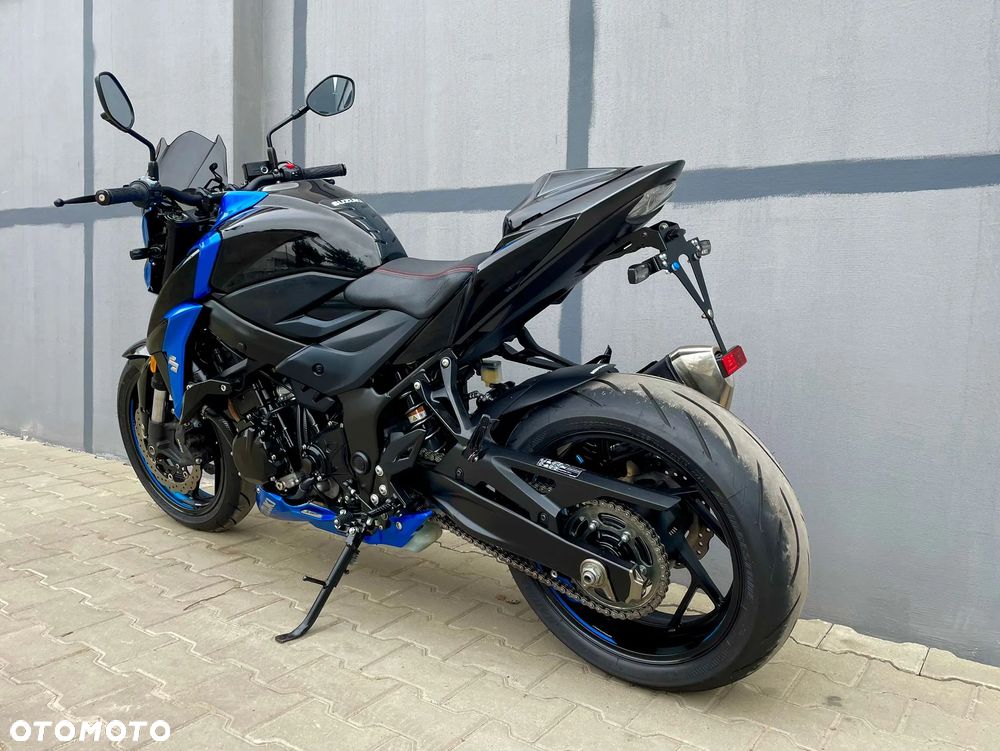 Suzuki GSX - 7