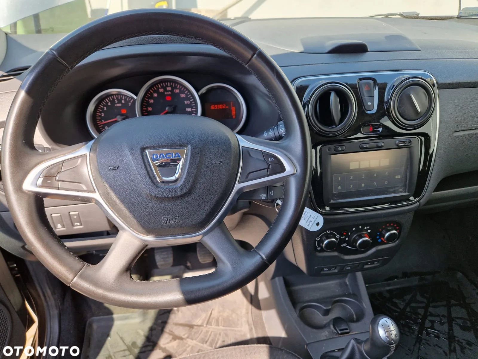 Dacia Lodgy 1.6 SCe Laureate S&S - 16