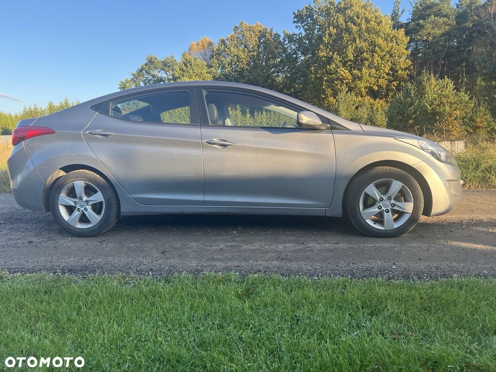 Hyundai Elantra 1.6 Style - 10