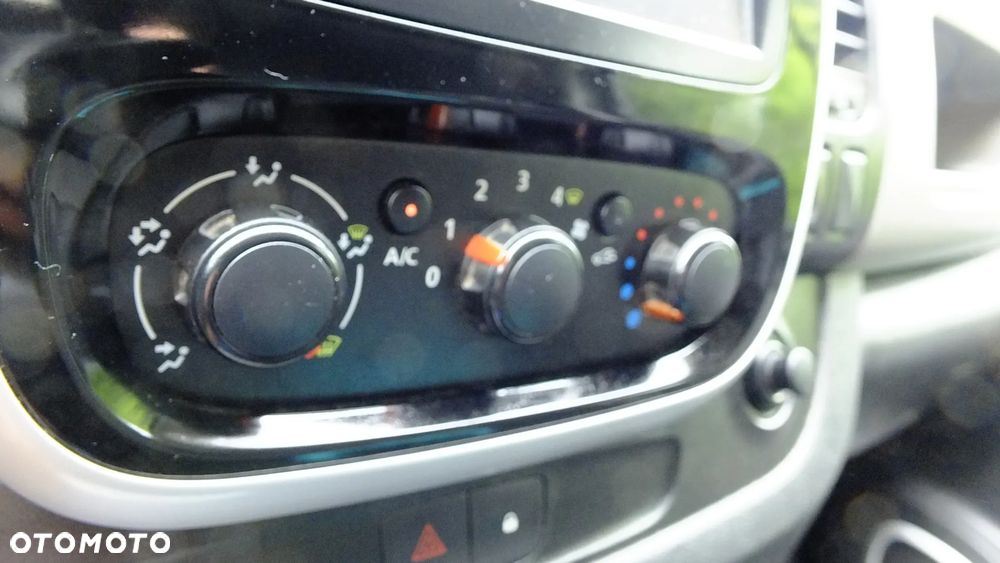 Renault Trafic - 23