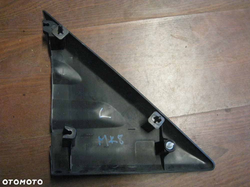 Ford Transit Mk8. Trojkat na blotnik lewa strona BK31-V16003 - 2