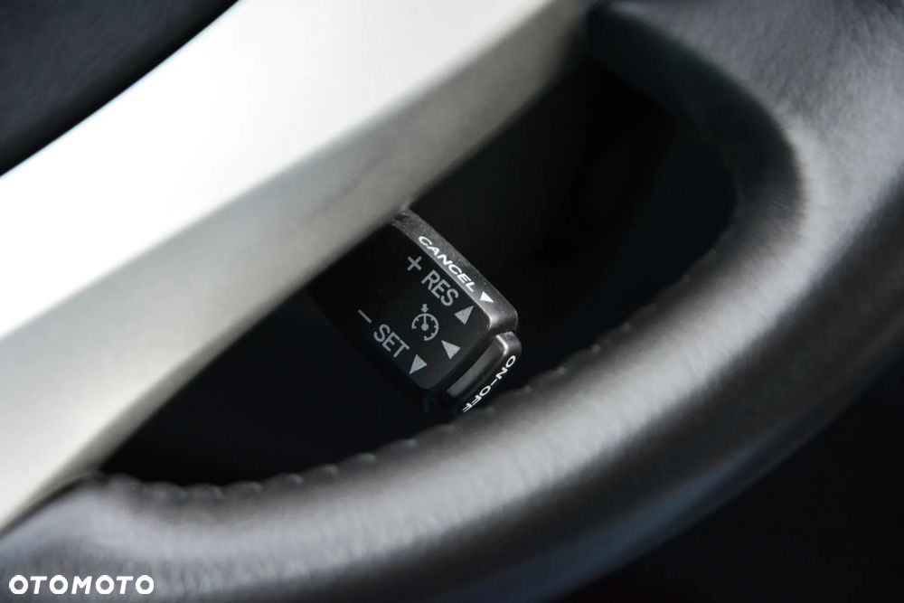 Toyota Prius 1.8 HSD Prestige - 15