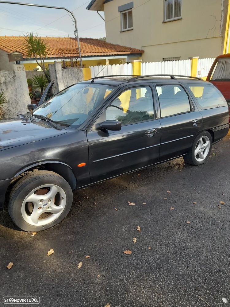 Ford Mondeo SW 1.8 TD Ghia - 12
