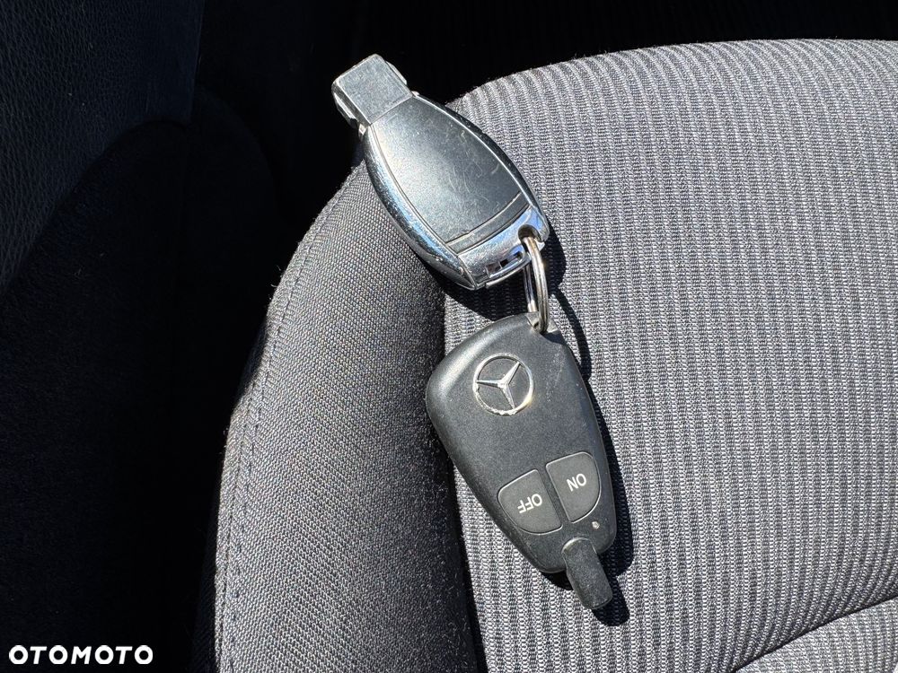 Mercedes-Benz Klasa E 220 CDI Automatik Classic BusinessEDITION - 32