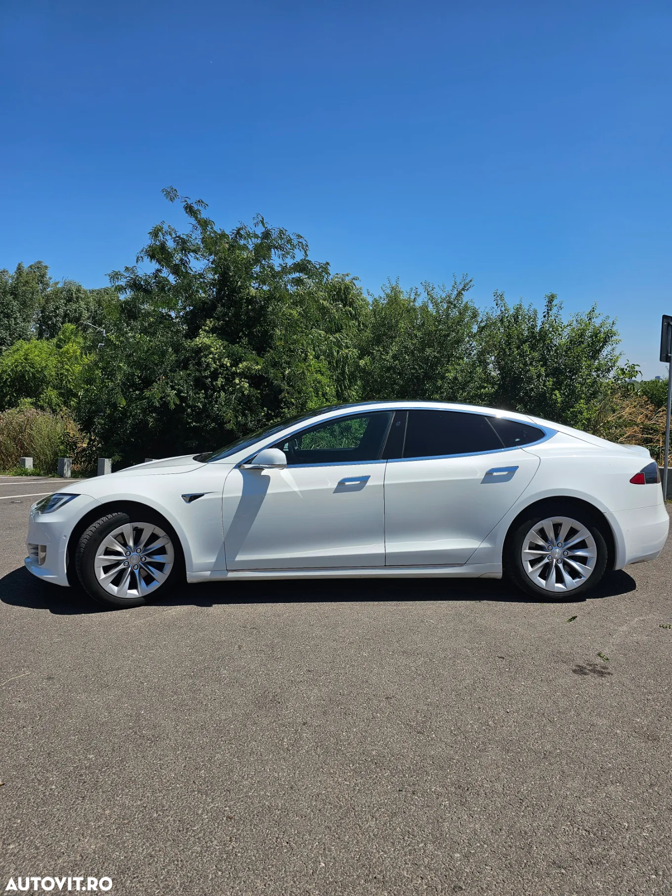 Tesla Model S - 4