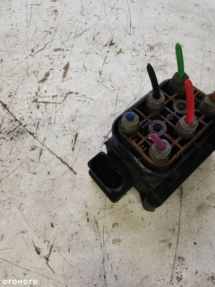 ROZDZIELACZ PNEUMATYKI AUDI A6 C6 4F0616013 - 4