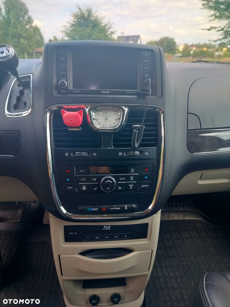 Chrysler Town & Country - 15