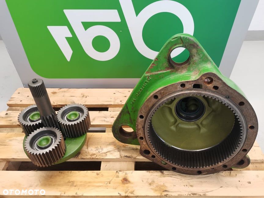 Reduktor  L167037 John Deere 6330 - 3