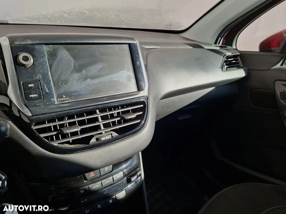 Peugeot 208 1.2 L PureTech Allure - 24