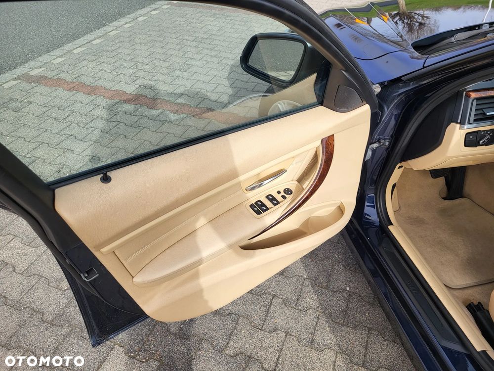 BMW Seria 3 328i xDrive - 10