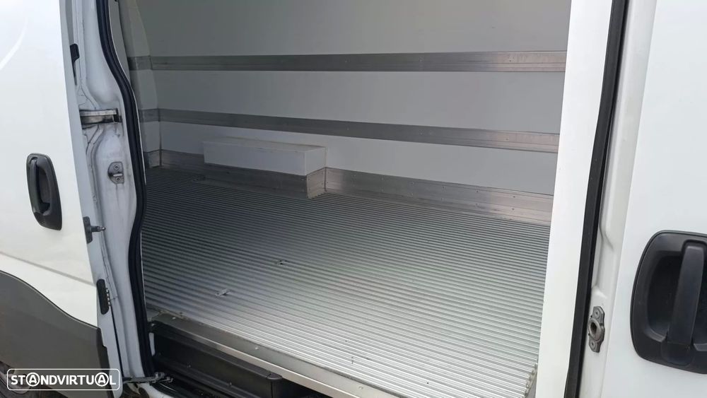 Iveco daily 2.3 35 s 140 isotérmica - 16