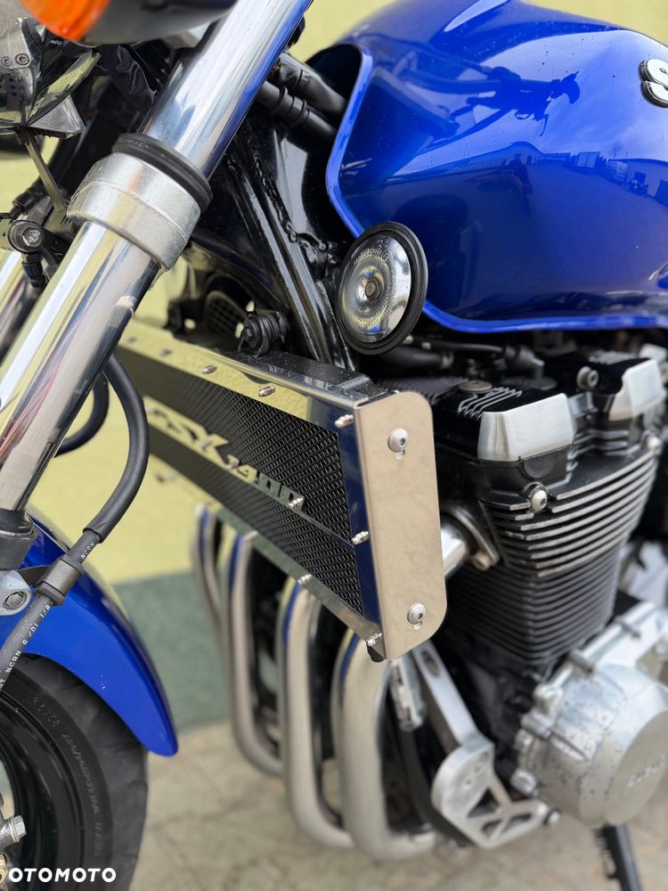 Suzuki GSX - 32