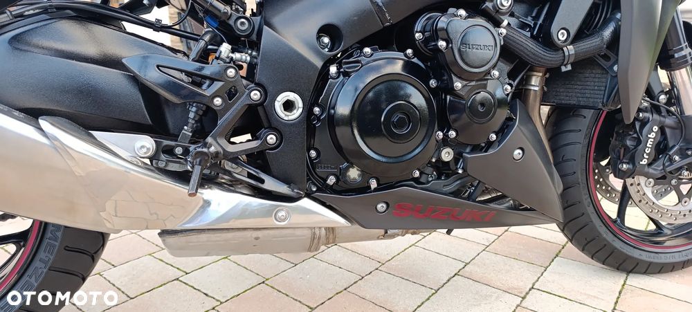 Suzuki GSX 1000 - 26