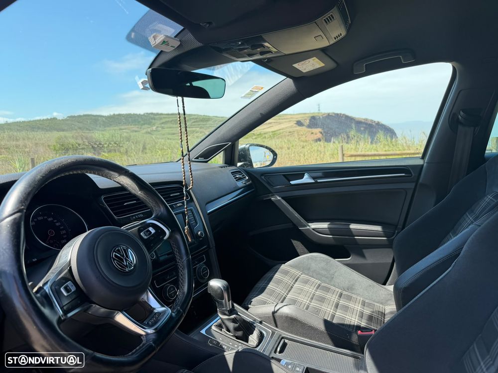 VW Golf - 24