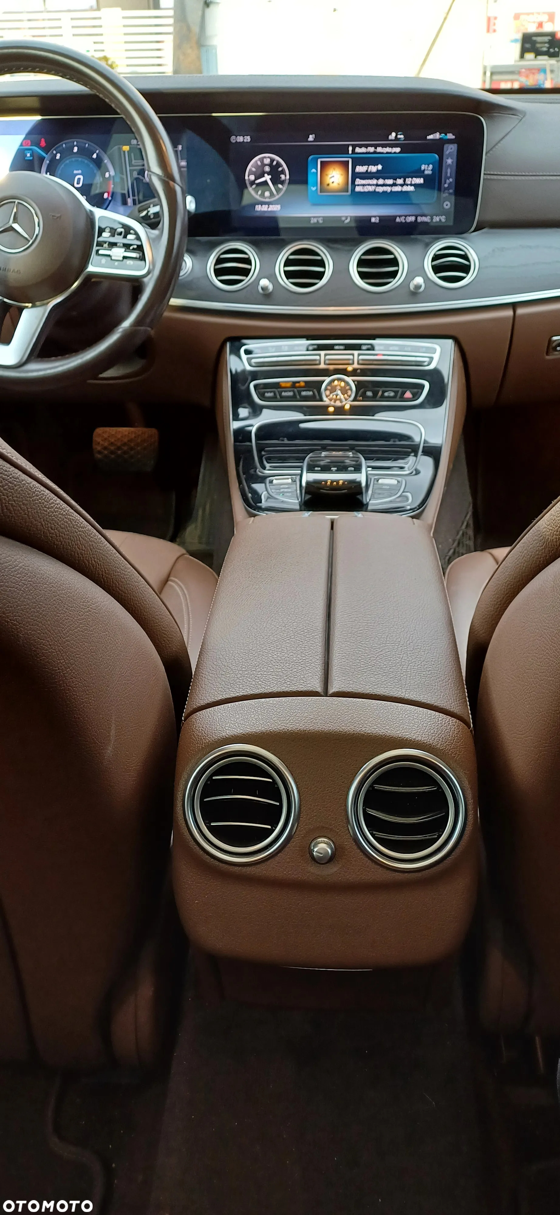 Mercedes-Benz Klasa E 220 d 4-Matic Business Edition 9G-TRONIC - 9