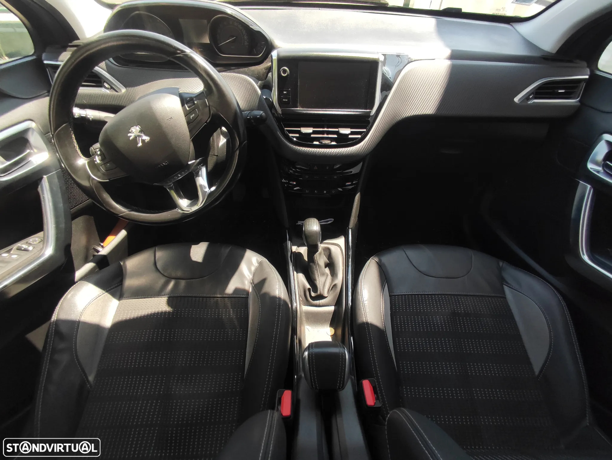 Peugeot 2008 1.2 PureTech Allure - 9