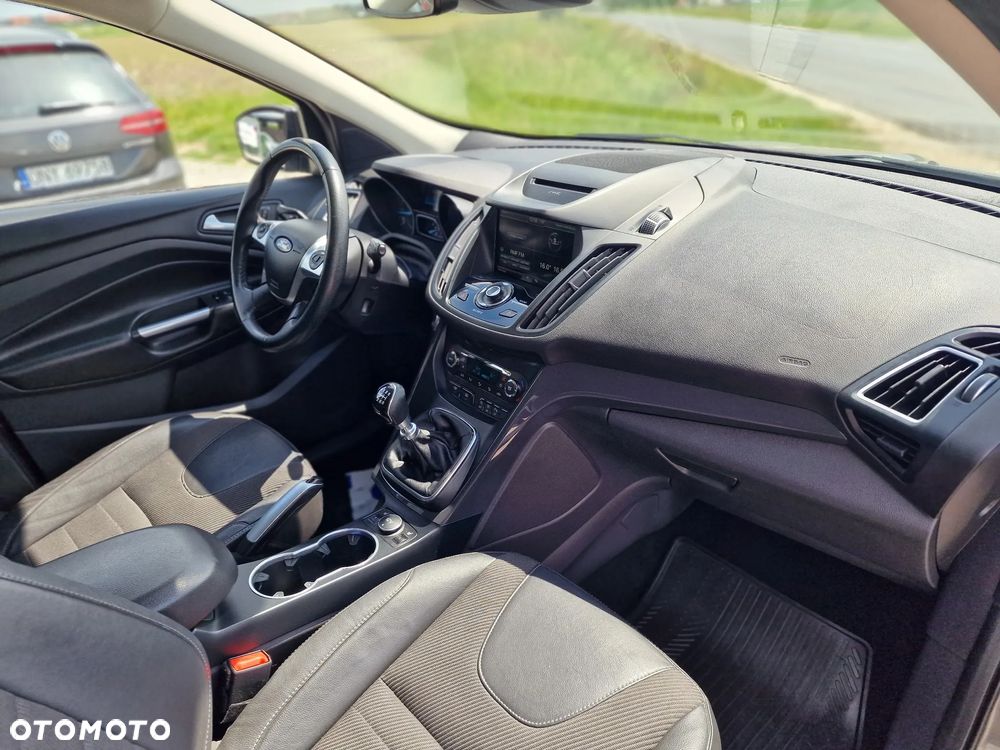 Ford Kuga 2.0 TDCi 4x4 Titanium - 27