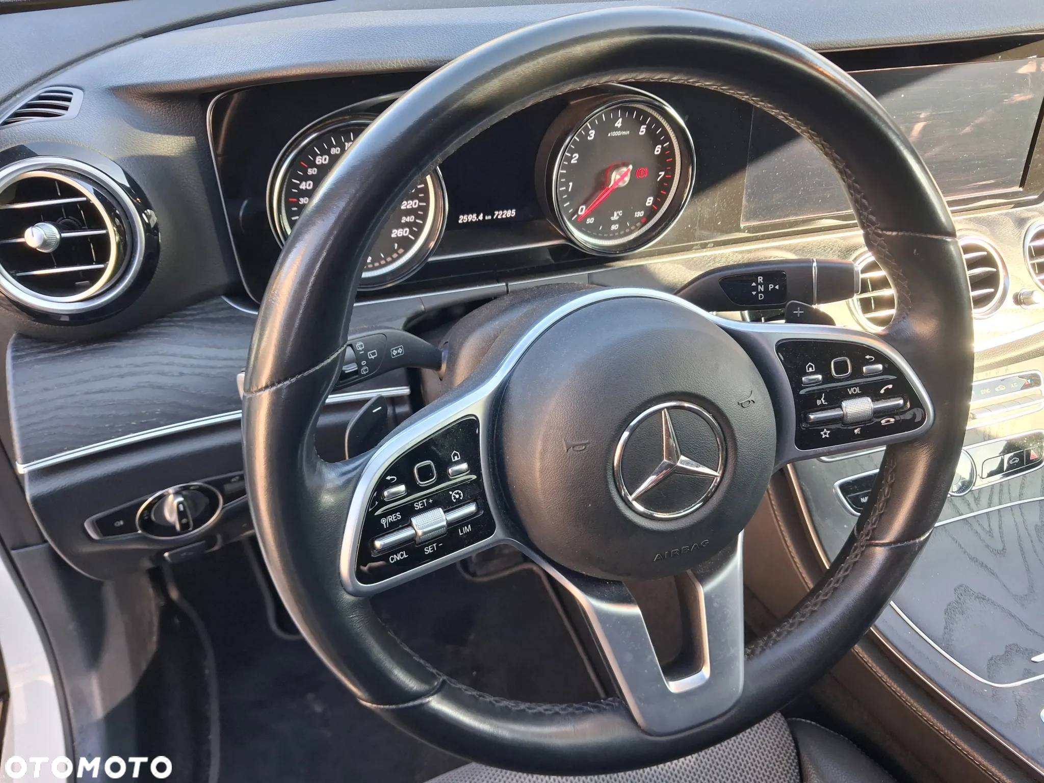 Mercedes-Benz Klasa E 200 4Matic T 9G-TRONIC AMG Line - 14