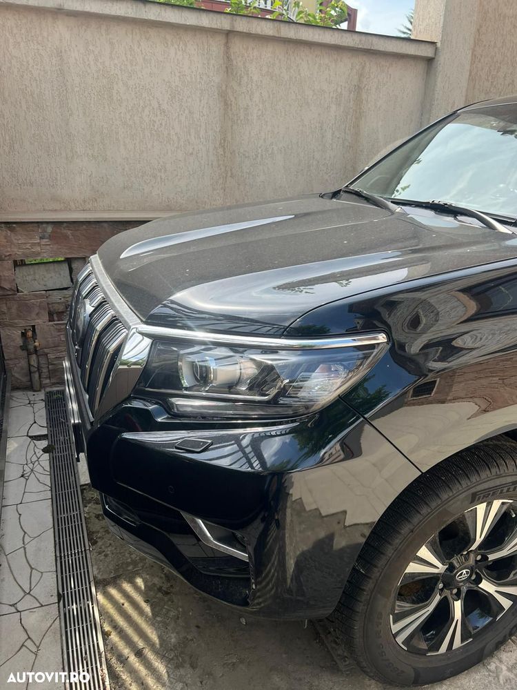 Toyota Land Cruiser 2.8l D-4D 204 CP A/T 7 locuri Luxury AVS Black - 3