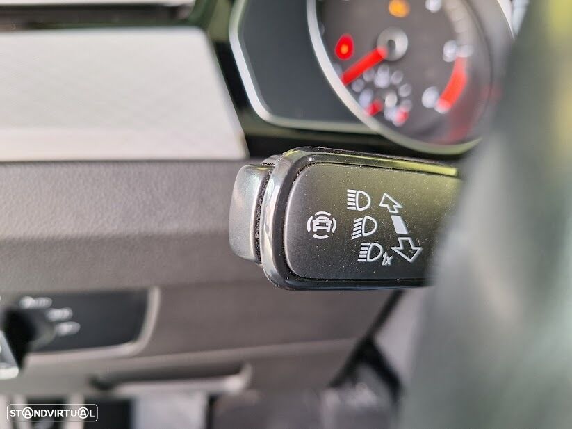 VW Passat Variant 2.0 TDI Business DSG - 17