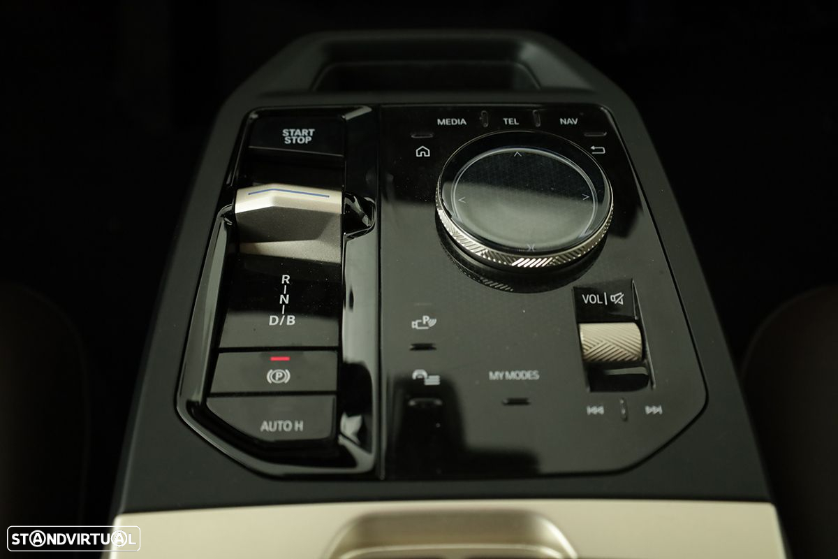 BMW iX xDrive 40 - 16