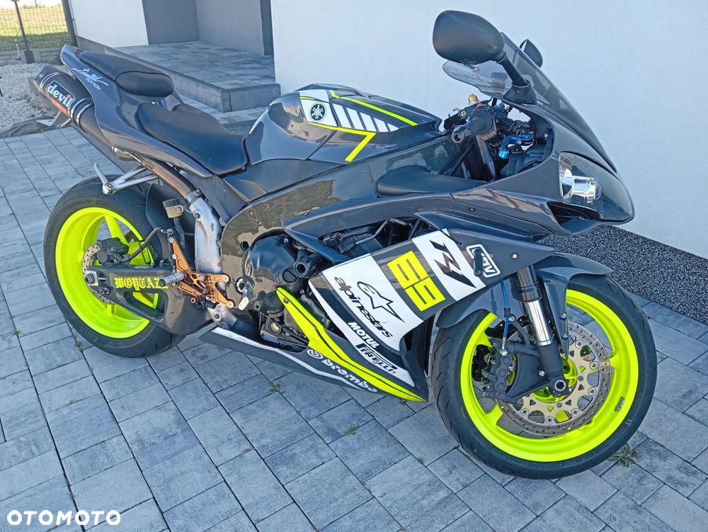 Yamaha R1 - 1