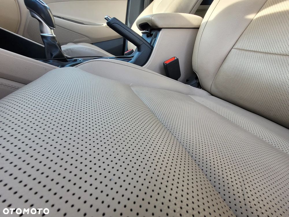 Hyundai Tucson 2.0 CRDI BlueDrive GO Plus 2WD - 16