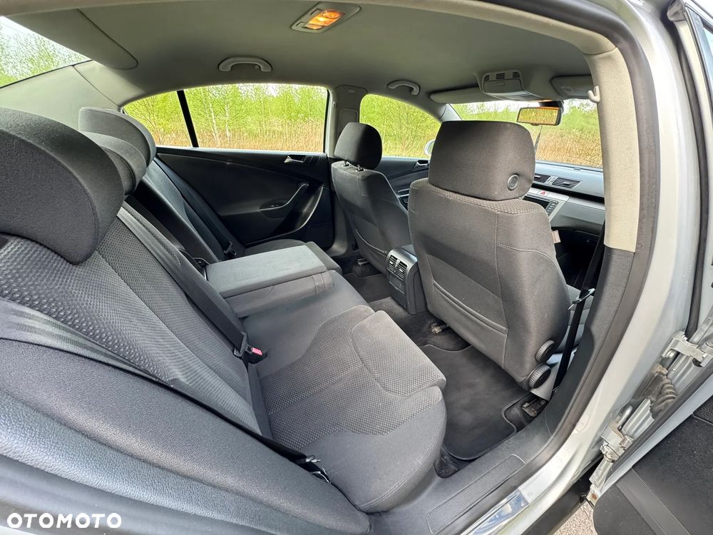 Volkswagen Passat 2.0 TDI Individual - 15