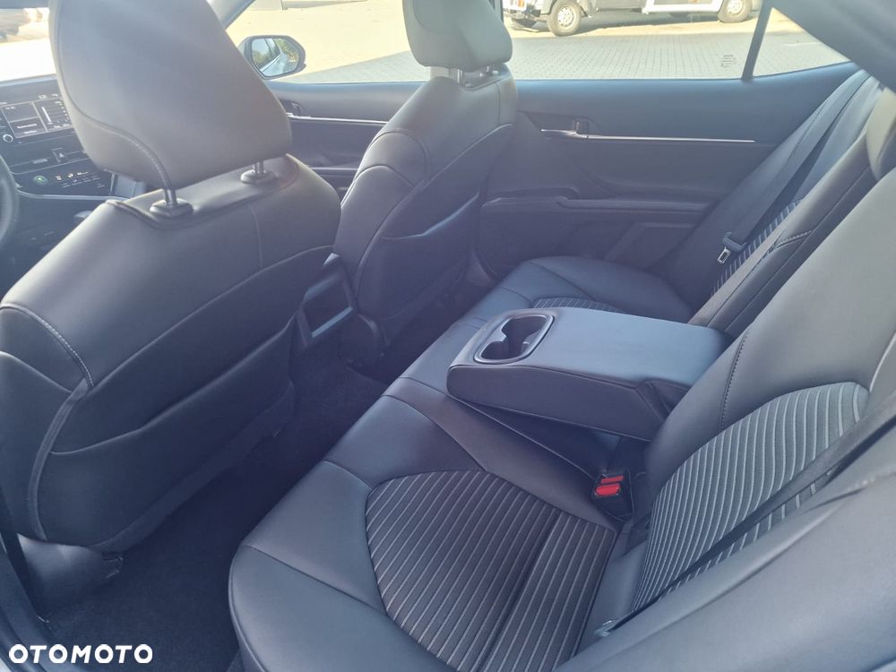 Toyota Camry - 13