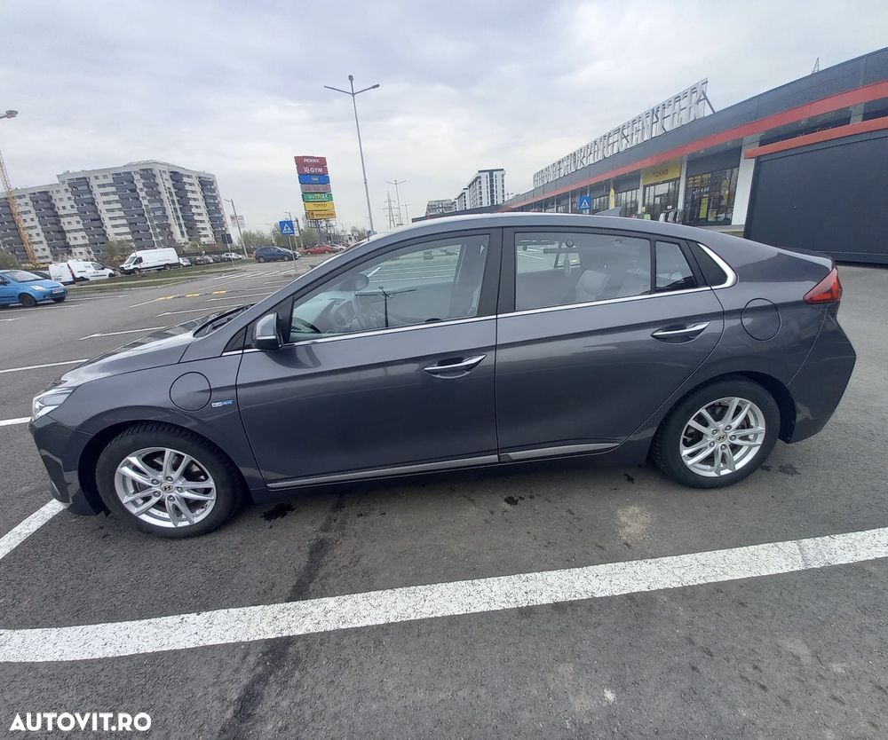 Hyundai IONIQ - 3
