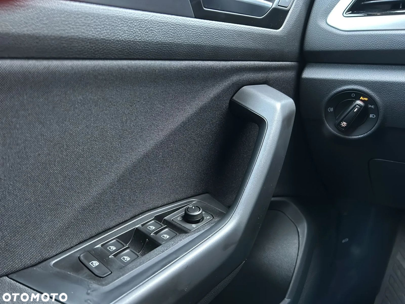 Volkswagen T-Roc - 13