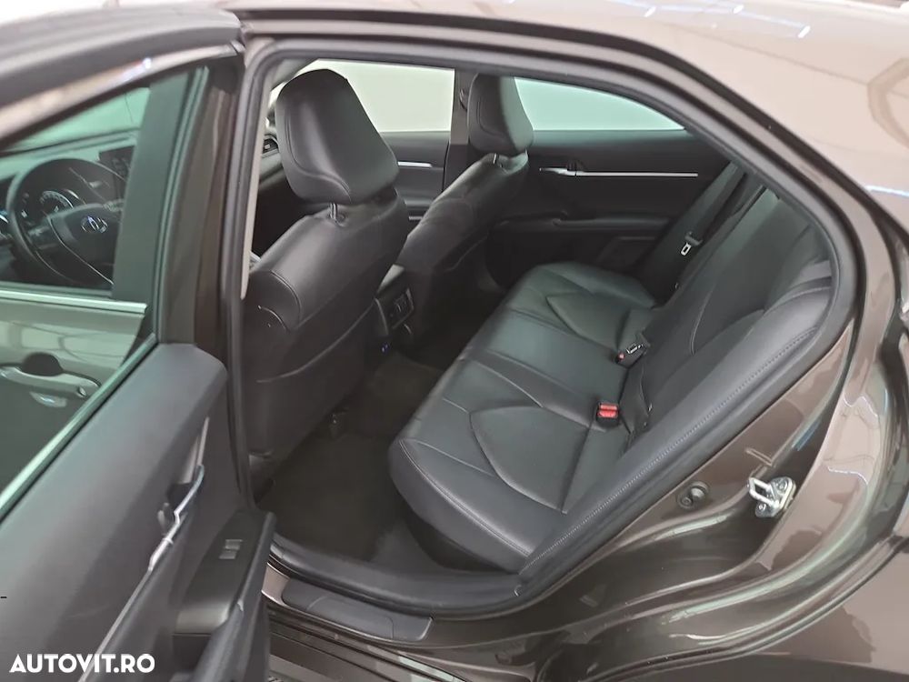 Toyota Camry 2.5 Business - 8