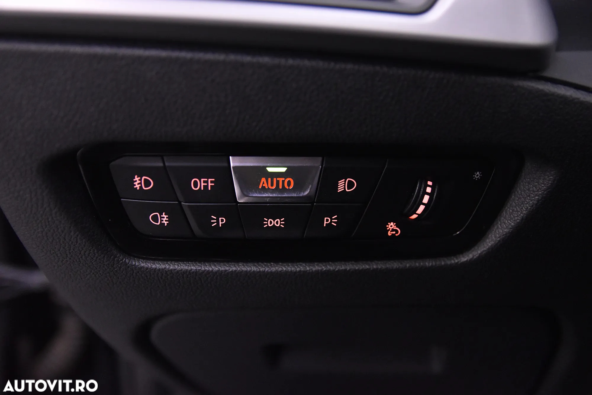 BMW Seria 3 320i Touring Aut. - 15