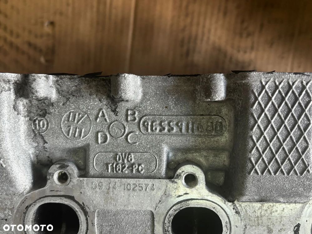 Głowica cylindrów Citroen Peugeot Ford Focus mk2 1.6 HDi 16V
