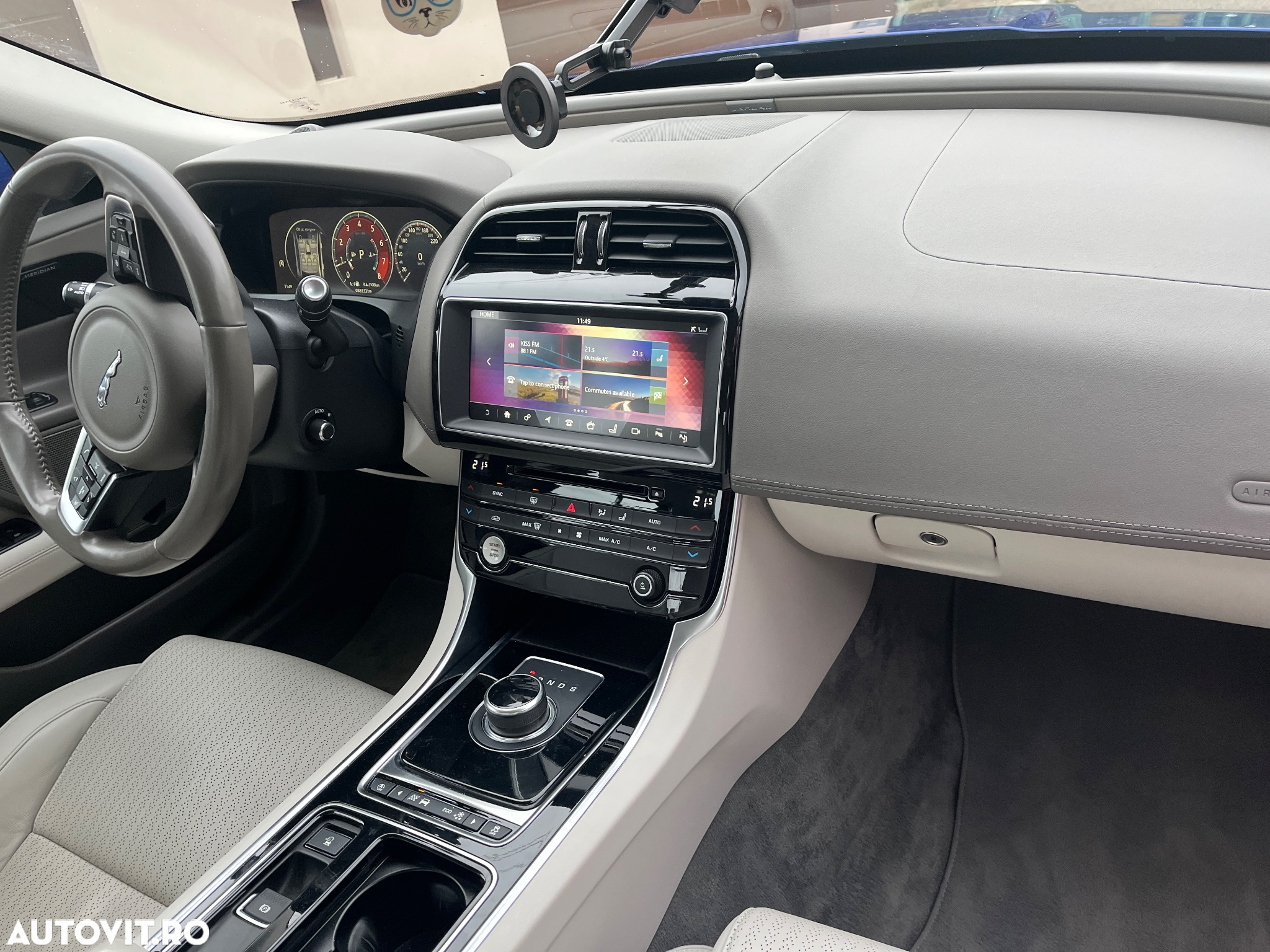 Jaguar XE - 9