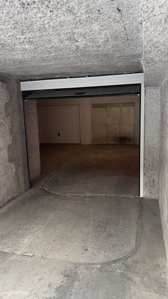 Aluga-se garagem fechada com 21 m2 em Maximinos ao lado do Continente - Grande imagem: 3/4