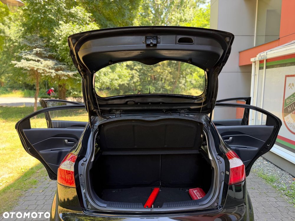 Kia Rio 1.2 Fifa World Cup Edition - 35