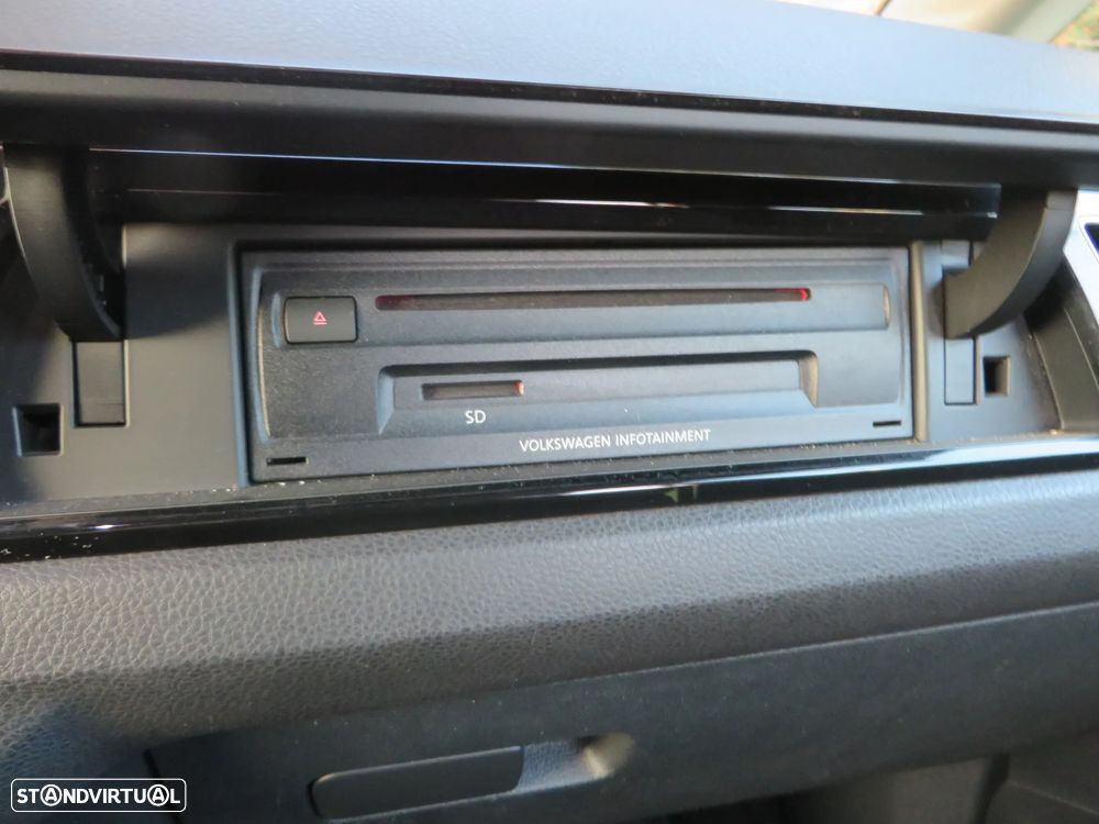 VW Touran 1.6 TDI Confortline DSG - 24
