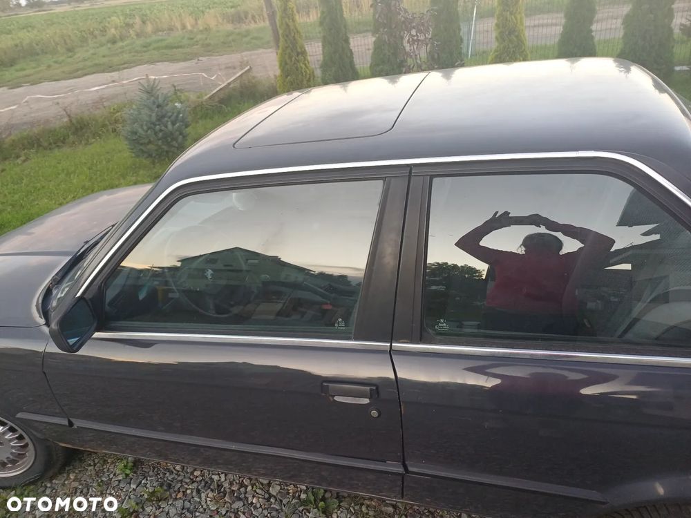 BMW Seria 3 318i Cabriolet - 11