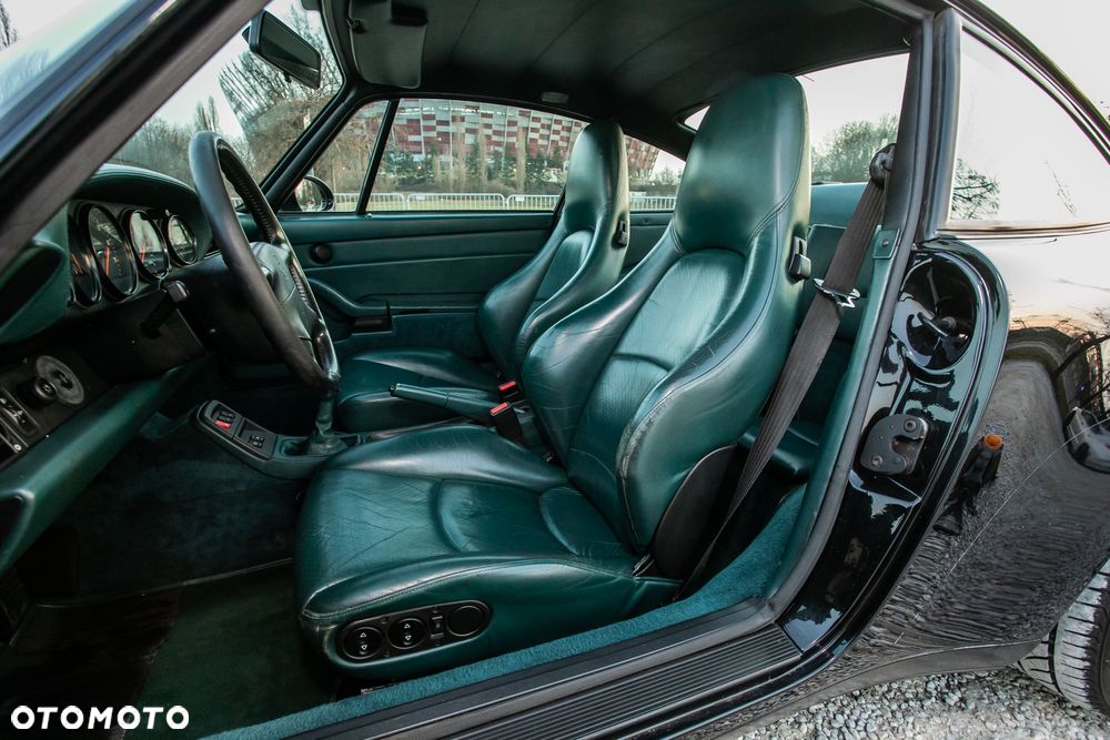 Porsche 911 Carrera 4 - 27