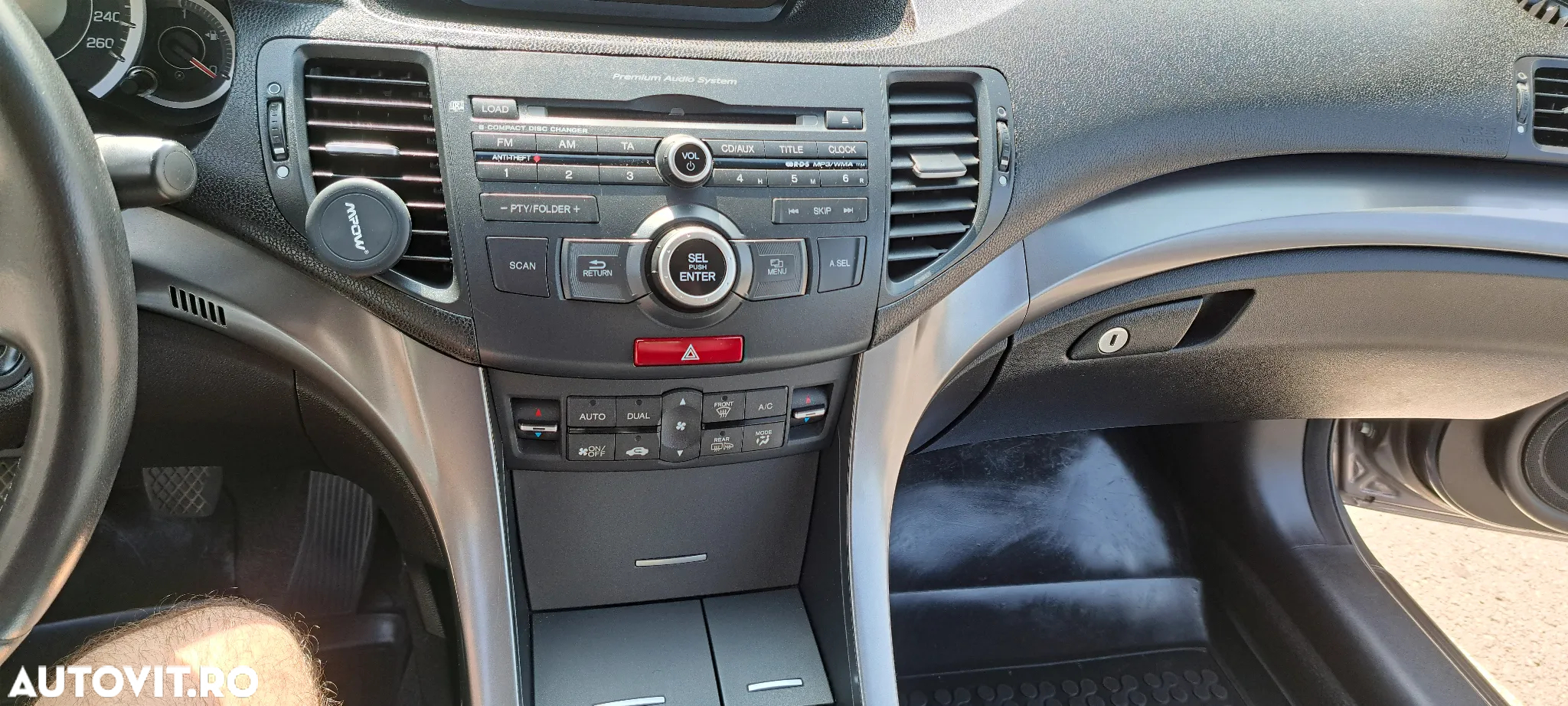 Honda Accord 2.0i MT Lifestile - 12
