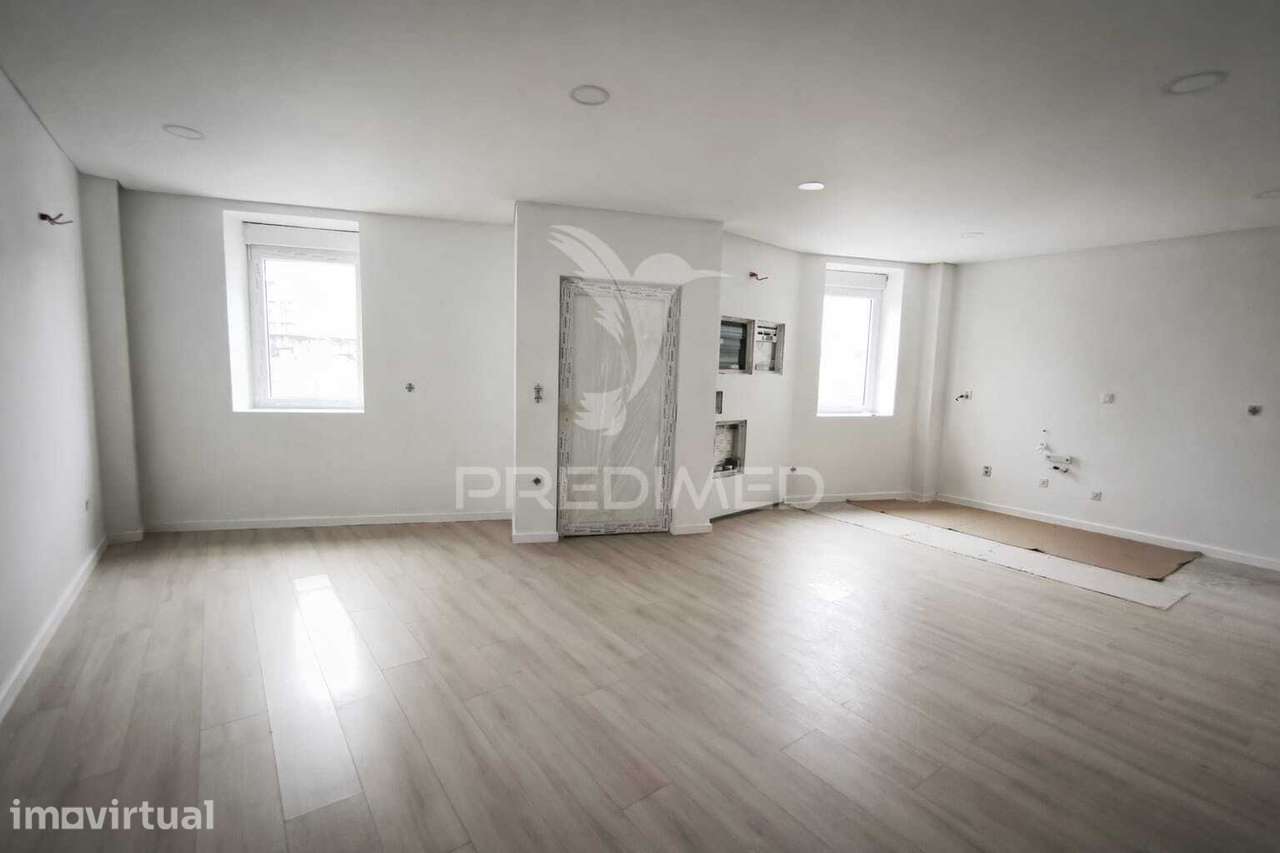 Moradia T2 Totalmente Remodelada com Jardim e Garagem - Grande imagem: 3/21