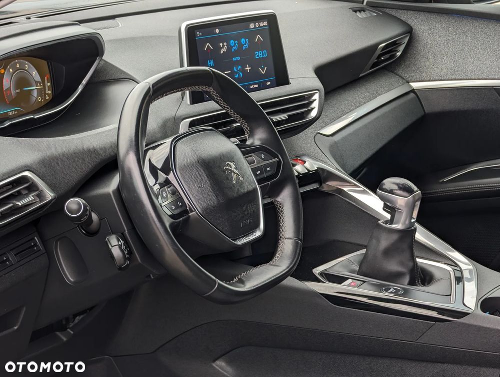 Peugeot 3008 PureTech 130 Stop & Start GPF Allure - 23