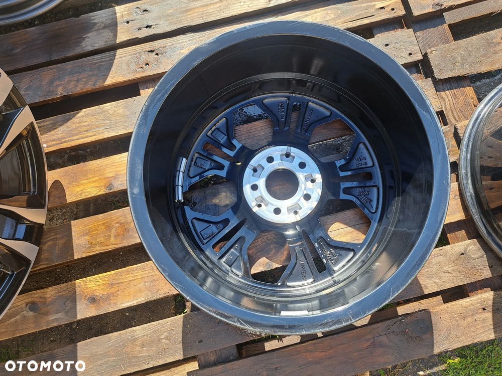 Oryg. Mercedes B-Klasa 247 A247 W247 A2474012900 7.5j 18 et53 5637 - 3