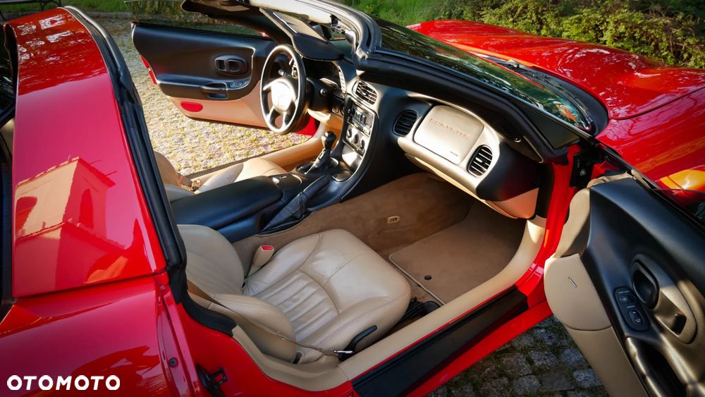 Chevrolet Corvette - 21
