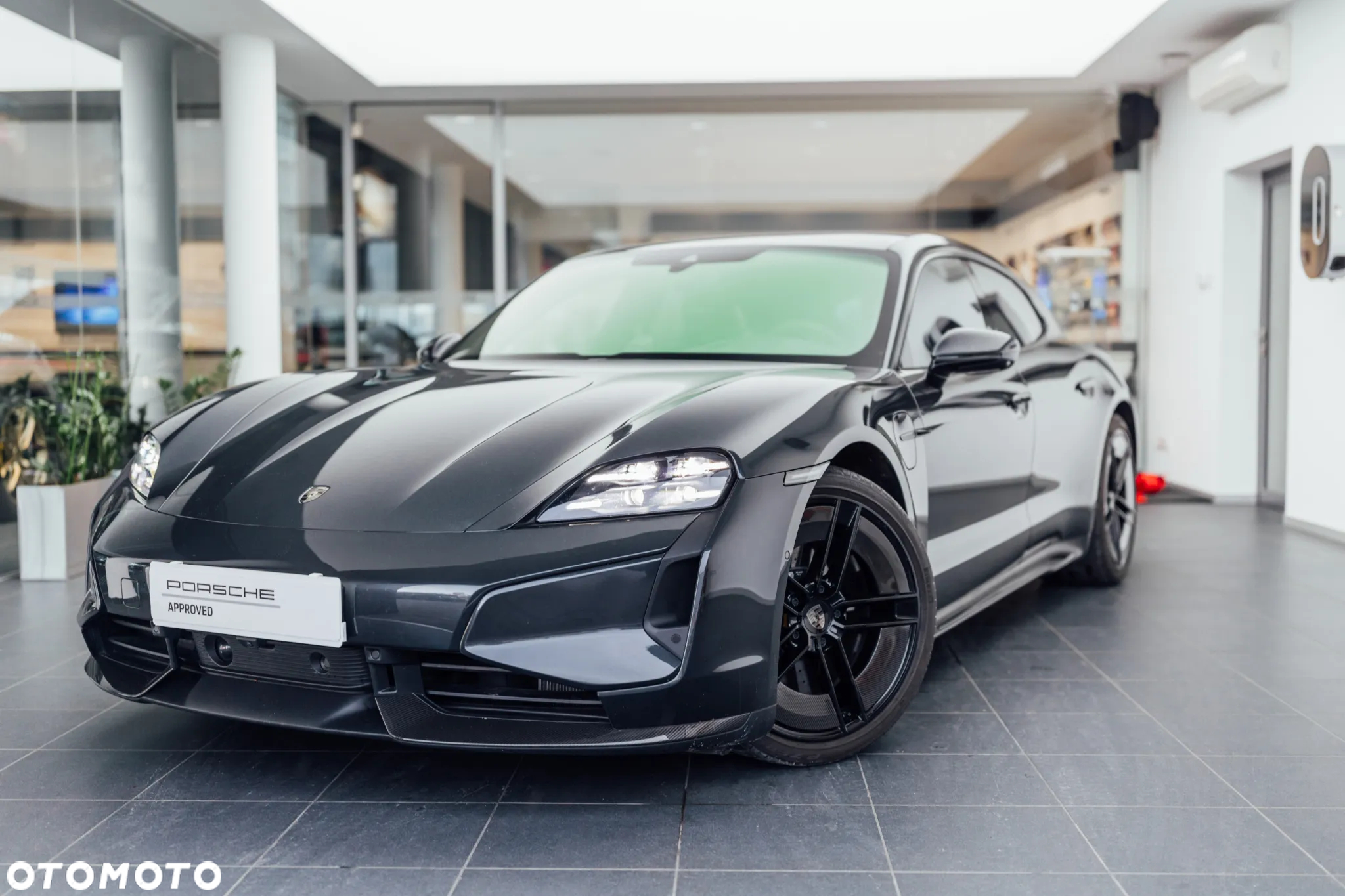 Porsche Taycan 105kWh Turbo S Sport Turismo - 2