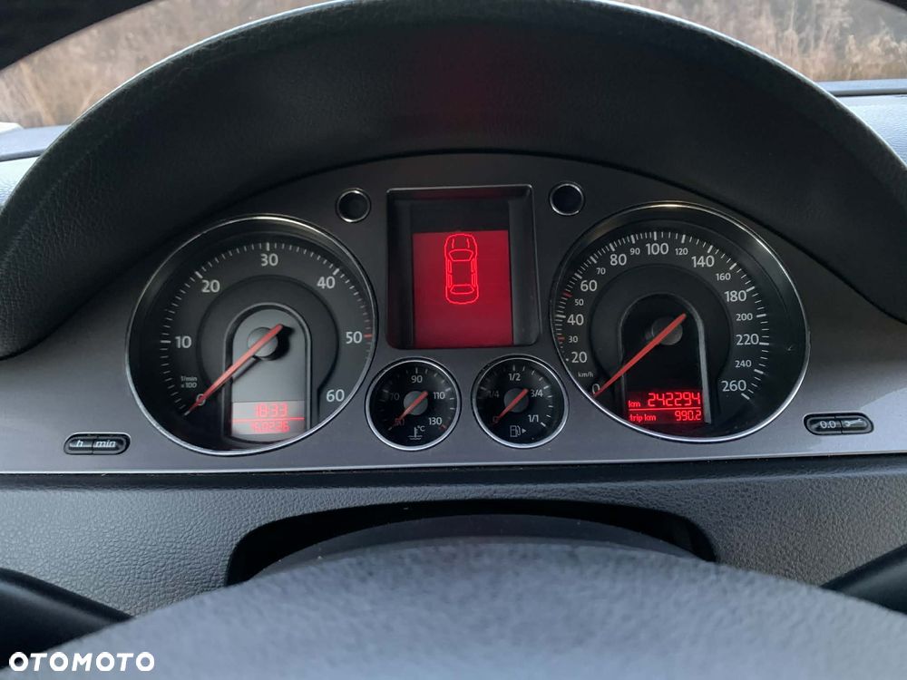 Volkswagen Passat 1.9 TDI DPF BlueMotion - 16