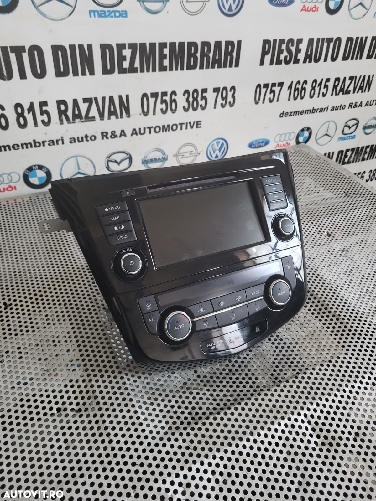 Navigatie Originala Nissan Qashqai J11 An 2014-2015-2016-2017-2018-2019-2020 Volan Stanga Masina Cu 11.000 Km Cod 259157FW5A - 2