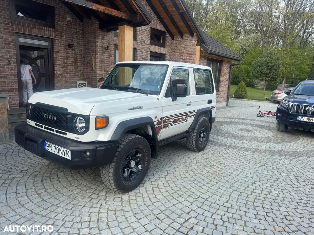 Toyota LANDCRUISER - 6