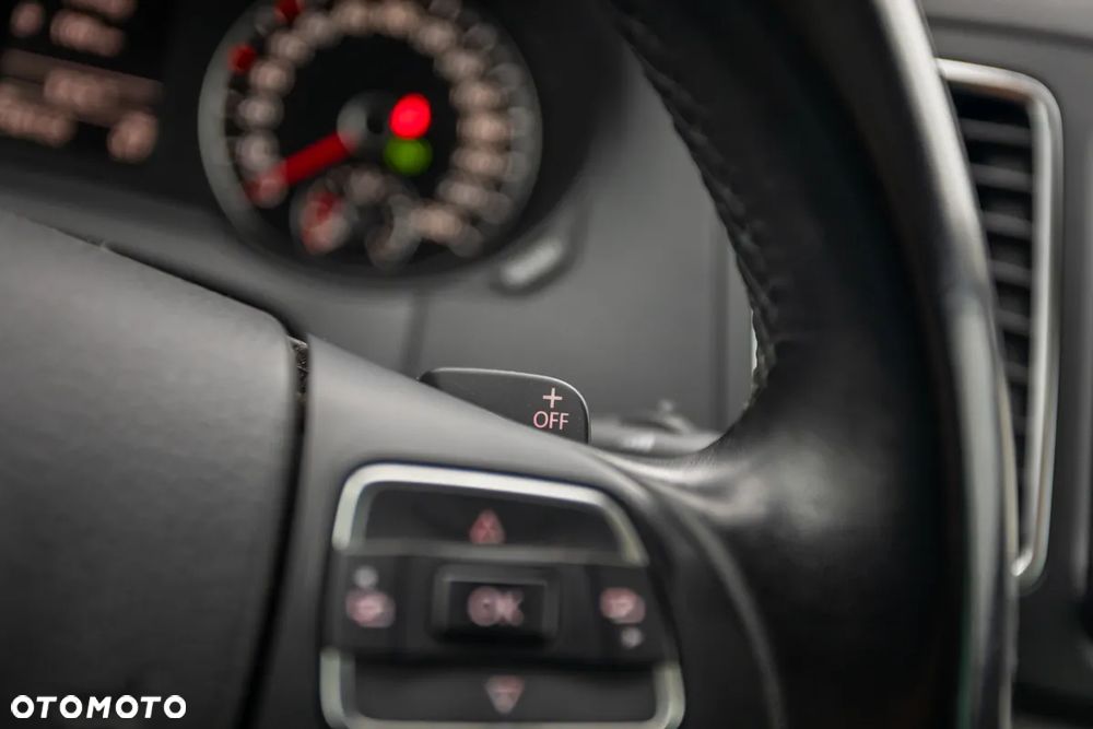 Volkswagen Sharan 2.0 TDI DSG BlueMotion Technology Comfortline - 24